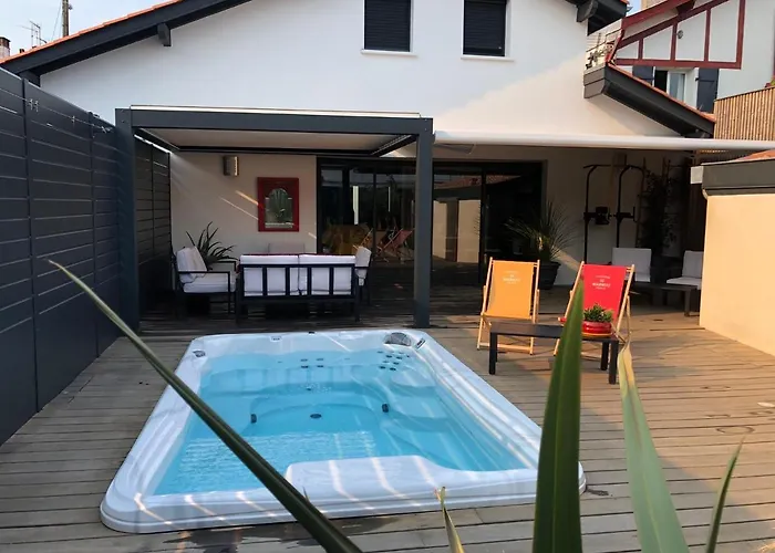 Villa A Biarritz Avec Une Terrasse Un Spa Et Parking